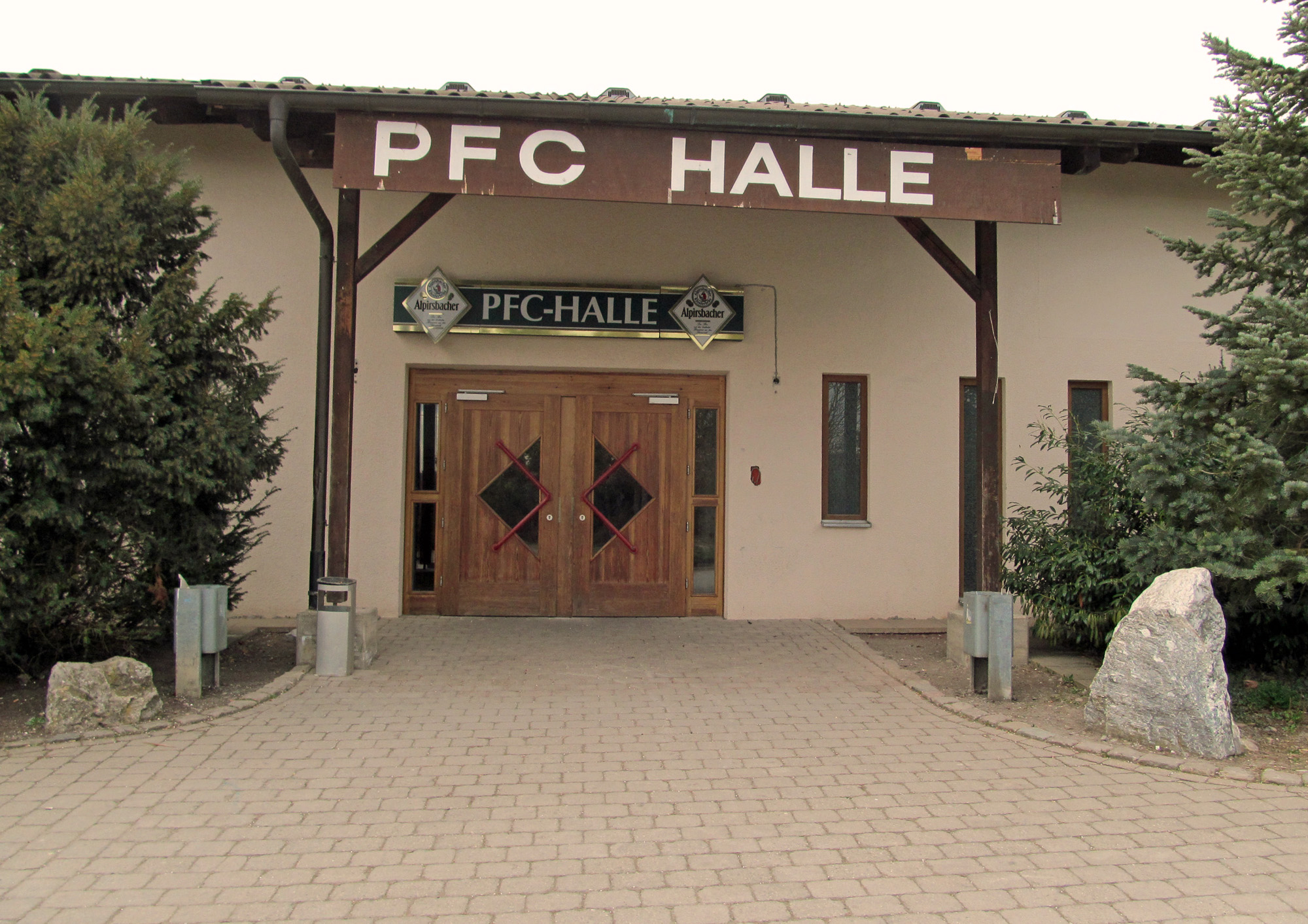 PFC-Halle Eingang